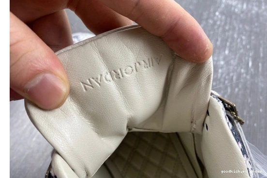 4 Retro  Jordan  819139-030  Snakeskin 819139-030 0304